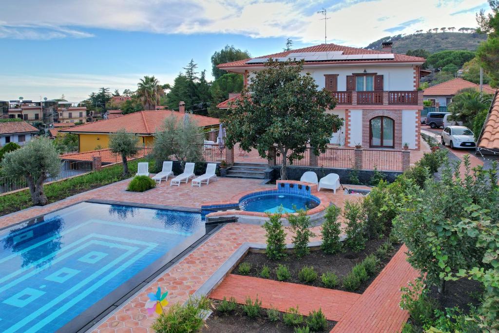 a house with a swimming pool in a yard at Etna Casa del Sole in Nicolosi