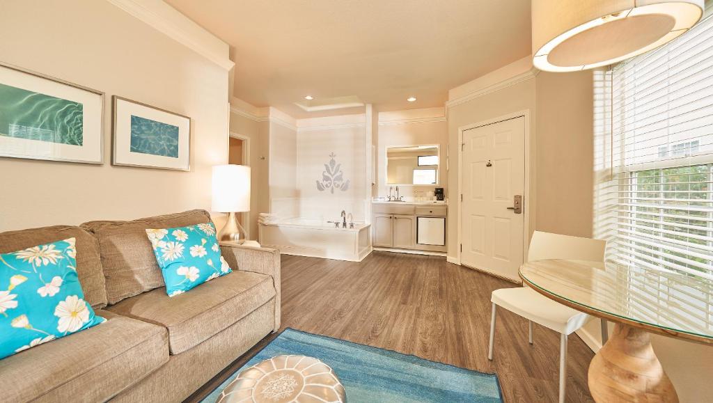 Lithia Springs Resort - Bungalow