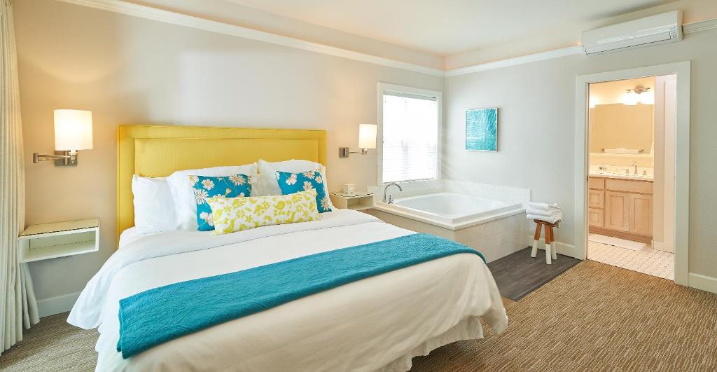 Lithia Springs Resort - King Suite