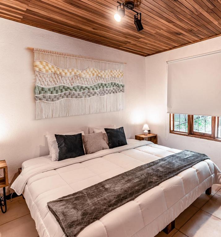 Vacation Home Cozy & private House in the heart of Santa Teresa., Santa