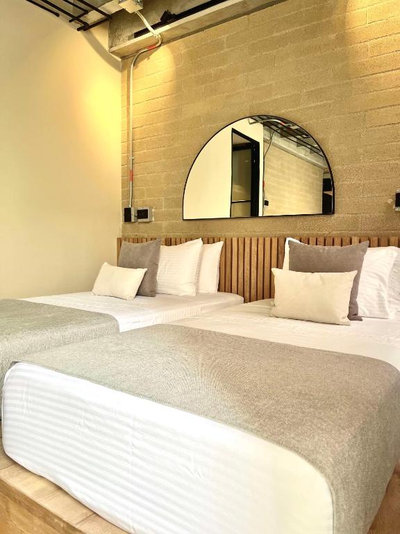 Postel nebo postele na pokoji v ubytování beminimal Hotel
