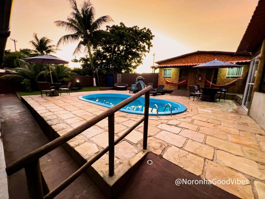 Bazén v ubytování Noronha Good Vibes Hostel nebo v jeho okolí