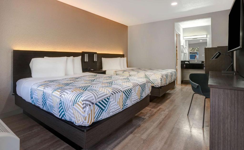 Кровать или кровати в номере Motel 6-Rancho Cordova, CA - Rancho Cordova East
