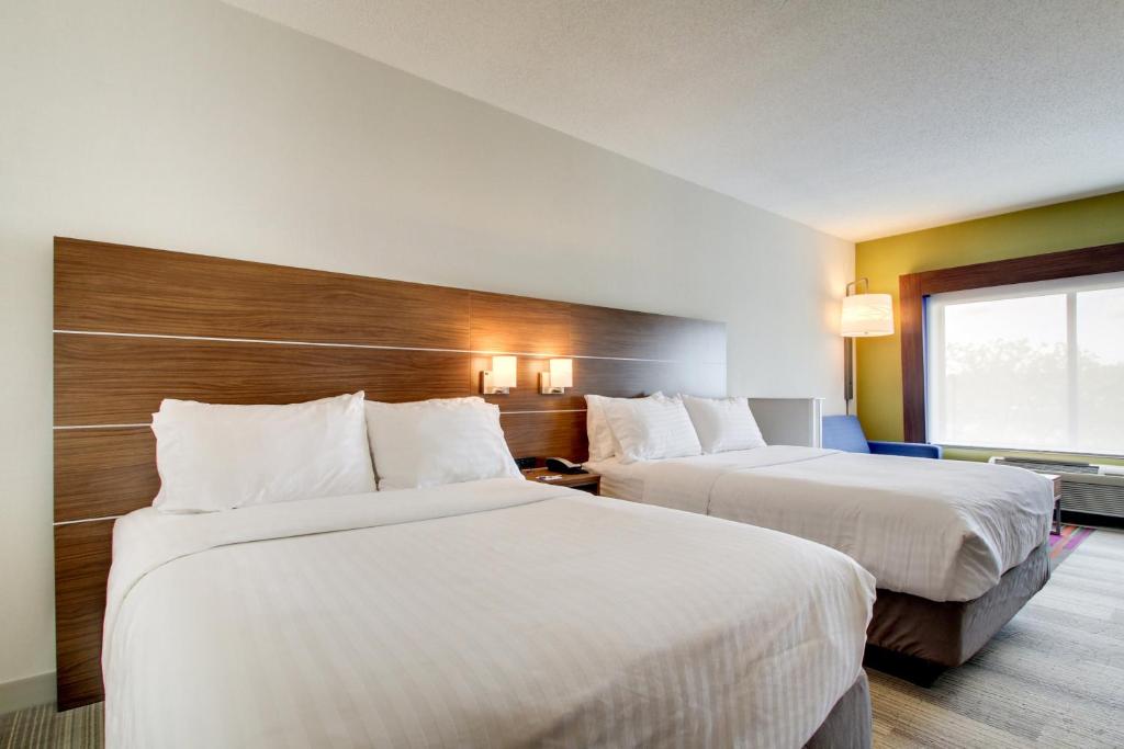 Postel nebo postele na pokoji v ubytování Holiday Inn Express & Suites Aurora - Naperville by IHG