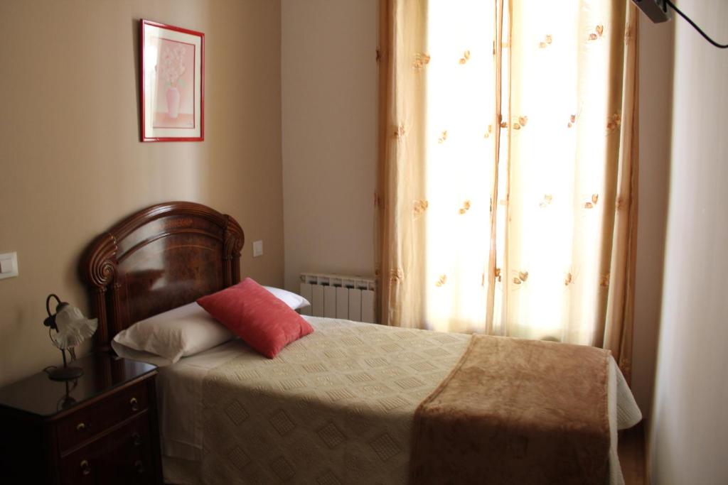 Postel nebo postele na pokoji v ubytování Casa de Huéspedes Galaica