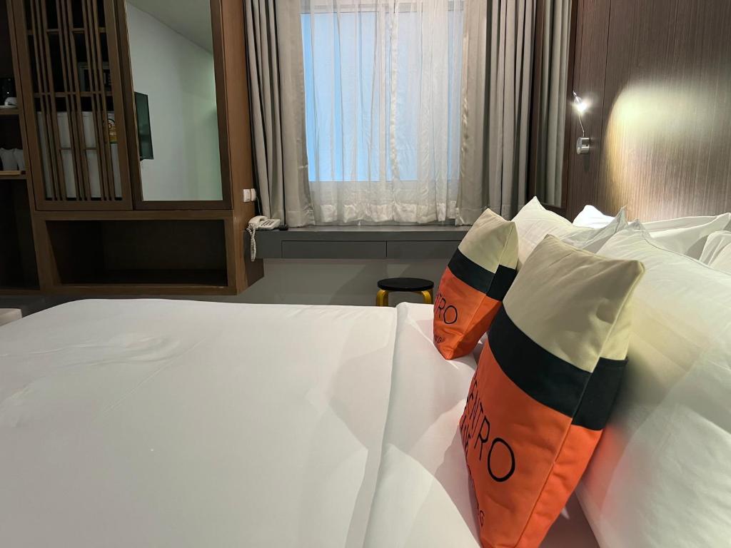 Postel nebo postele na pokoji v ubytování Centro One Patong