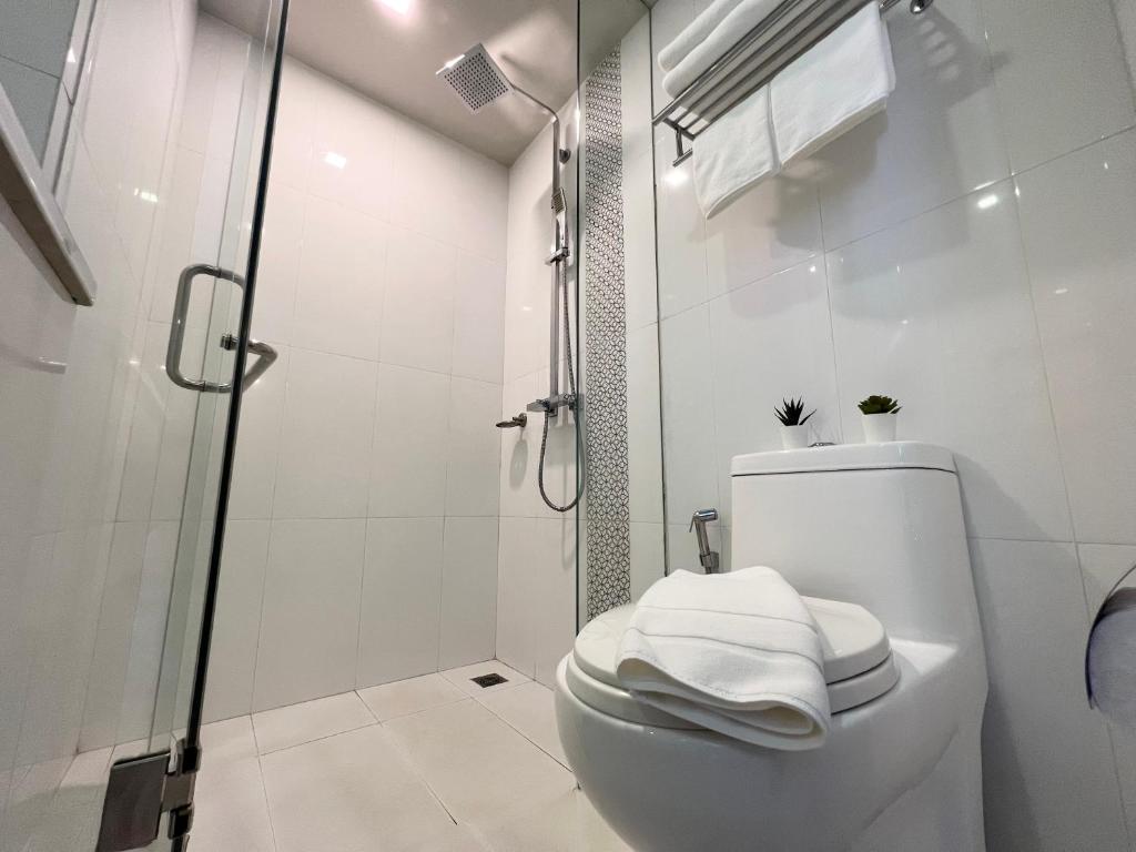 Koupelna v ubytování Centro One Patong