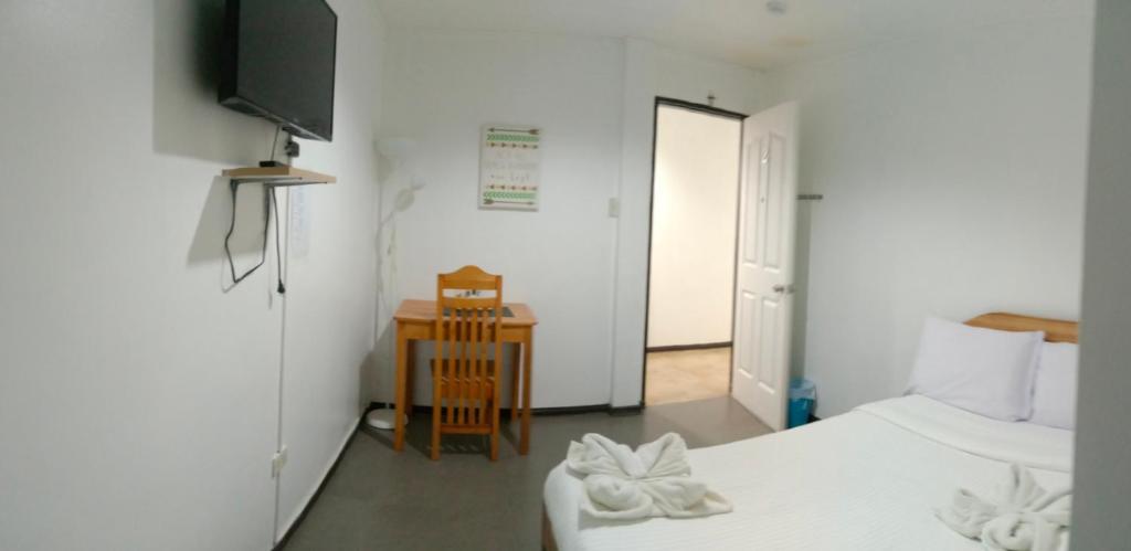 Postel nebo postele na pokoji v ubytování Amor's Place