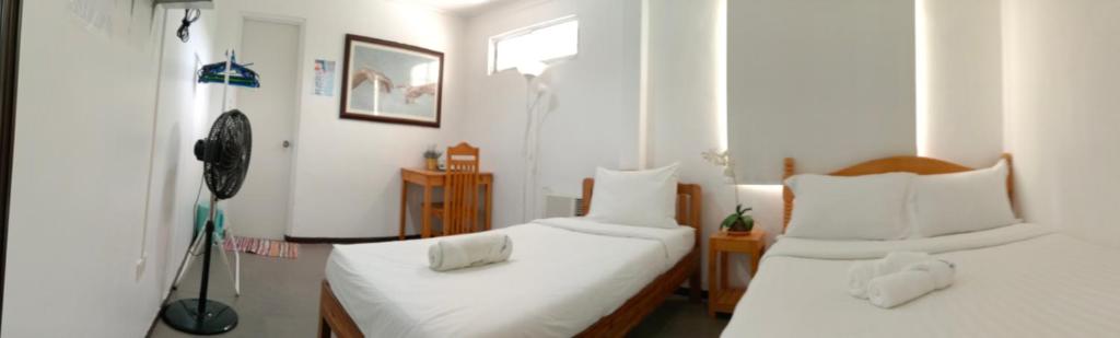 Postel nebo postele na pokoji v ubytování Amor's Place