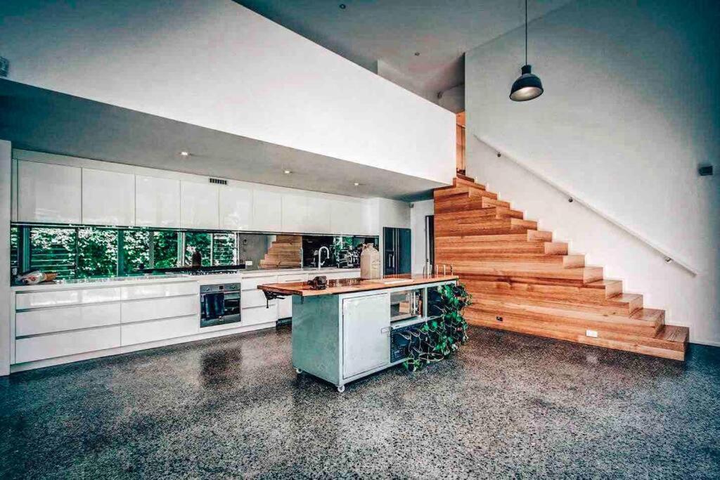 Modern house close to CBD & Adelaide Oval - Housity