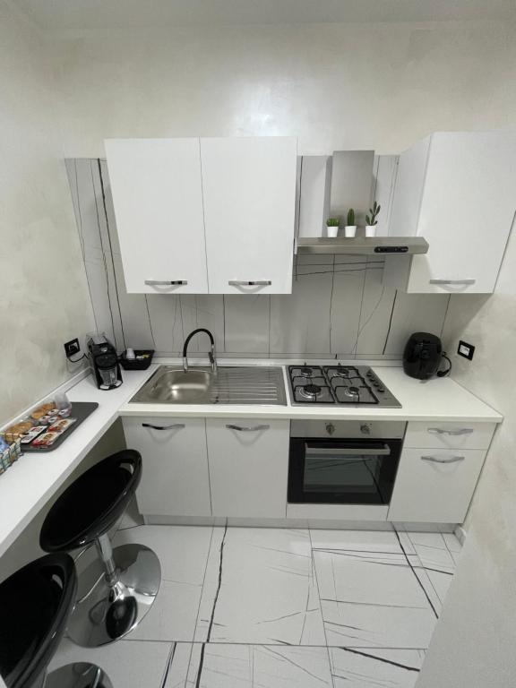 A kitchen or kitchenette at Suite Élite