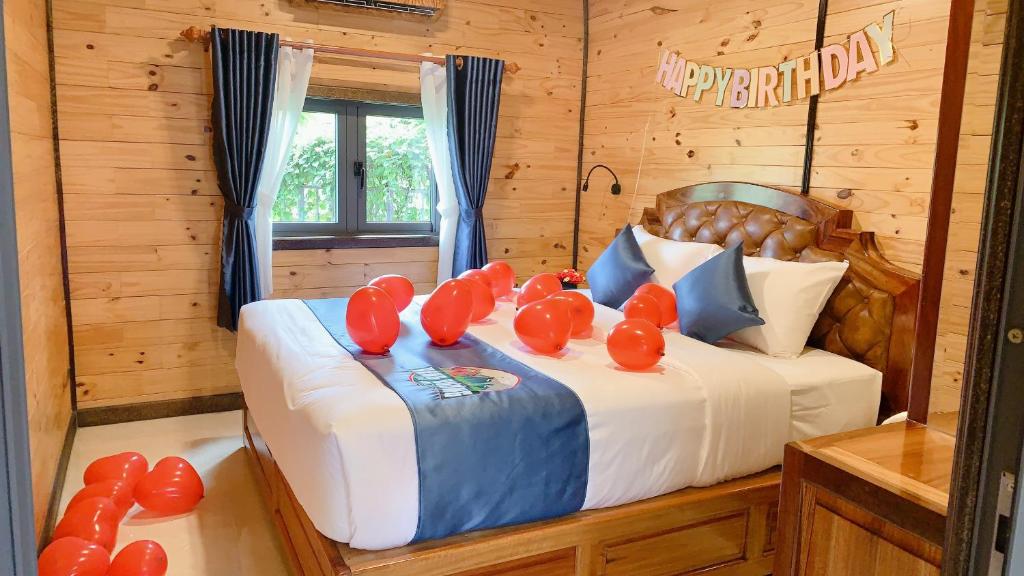 Voodi või voodid majutusasutuse Resort Hàng Dương toas