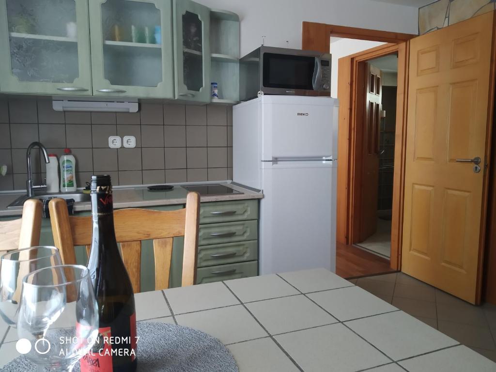 Kuchyňa alebo kuchynka v ubytovaní Aranyhal apartman