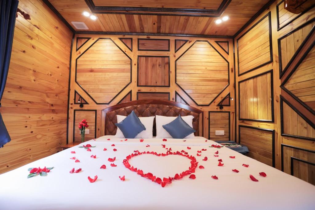 Voodi või voodid majutusasutuse Resort Hàng Dương toas
