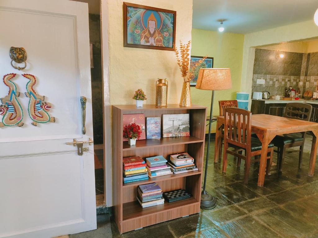 Independent Mud House Studio (Large) with Kitchen - One-Bedroom Apartment