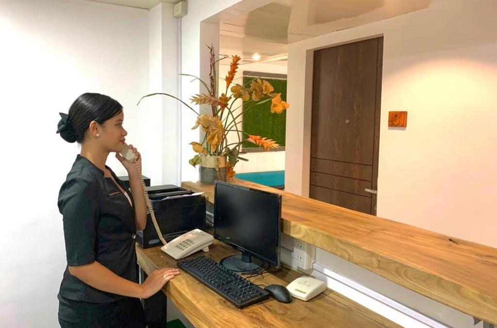 Členové personálu v ubytování Emerald Bay Boracay