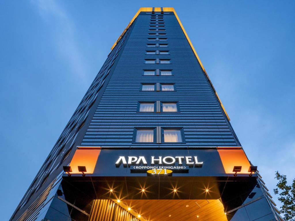 a tall building with an apapa hotel sign on it at APA Hotel & Resort Roppongi-Eki-Higashi in Tokyo