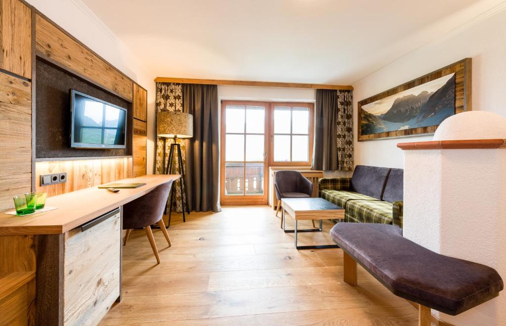 TV a/nebo společenská místnost v ubytování Wellness & Sporthotel Alpenhof