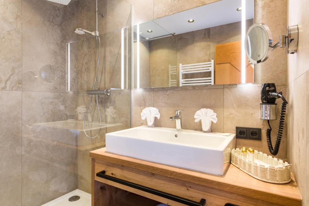 Koupelna v ubytování Wellness & Sporthotel Alpenhof