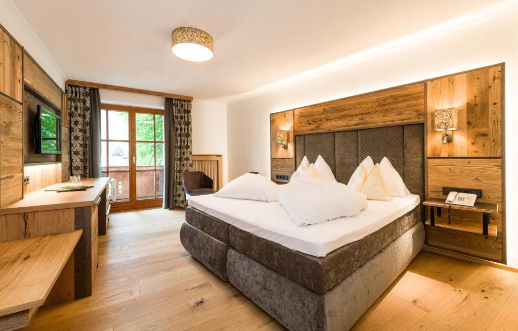 TV a/nebo společenská místnost v ubytování Wellness & Sporthotel Alpenhof