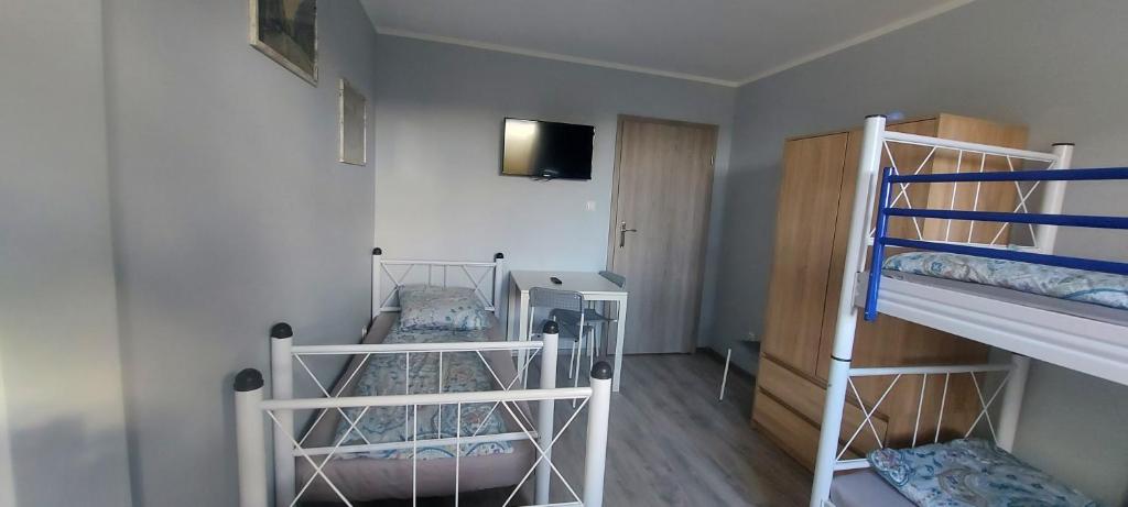 Hostel Centrum-Kamienica 1924 - Quadruple Room With Shared Bathroom