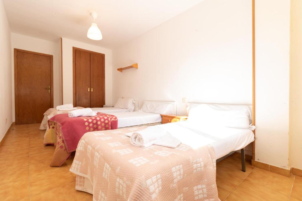 Booking.com: Apartamentos Cueva de las Guixas Villanua 3000 ...