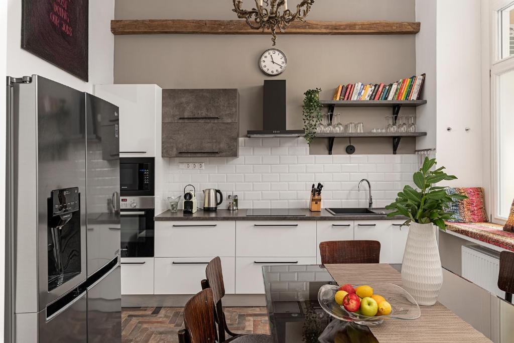 Kuchyňa alebo kuchynka v ubytovaní BonBon Style Apartman Budapest