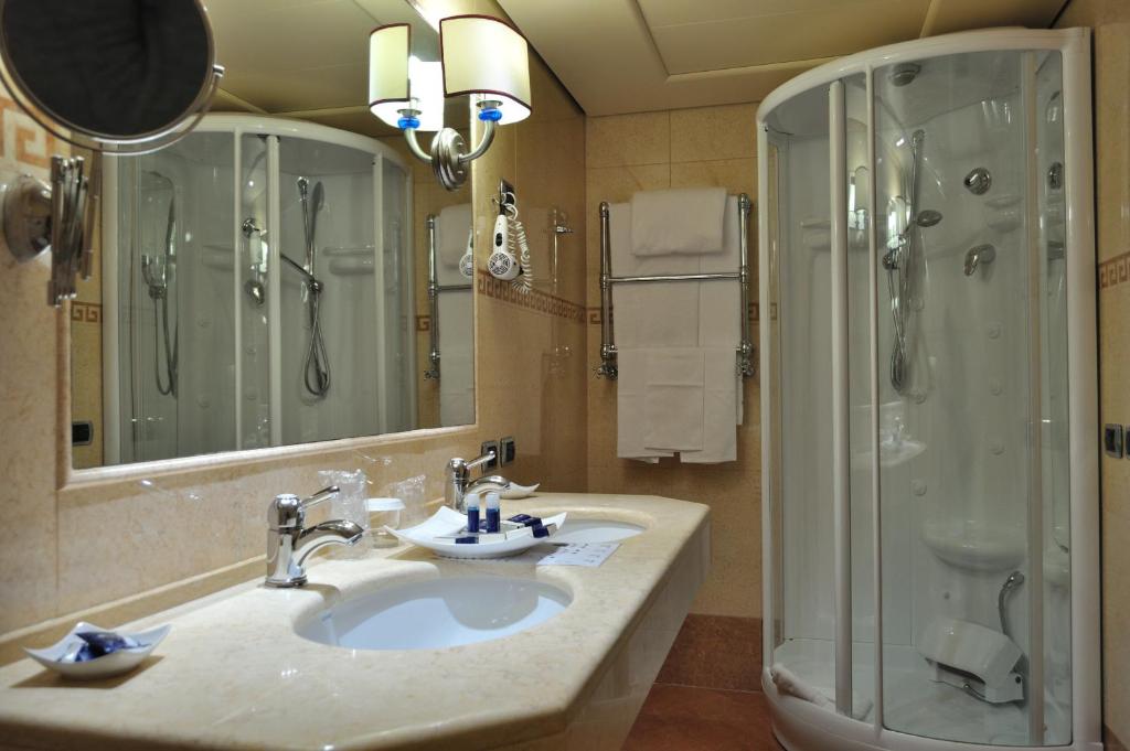 Koupelna v ubytování Hotel Pineta Palace