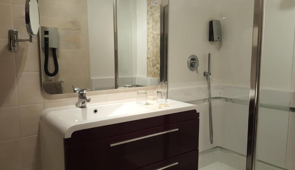 Logis Hotel au tambour - Resim 19