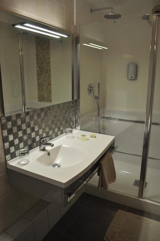 Logis Hotel au tambour - Resim 22