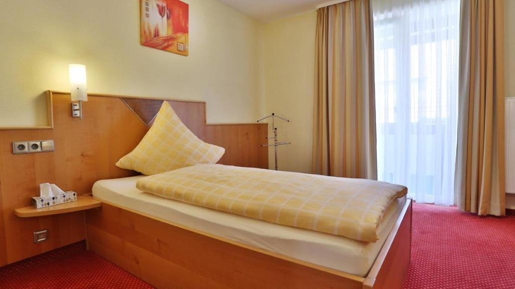 Hotel KRONE Garni - Deluxe Single Room With Balcony