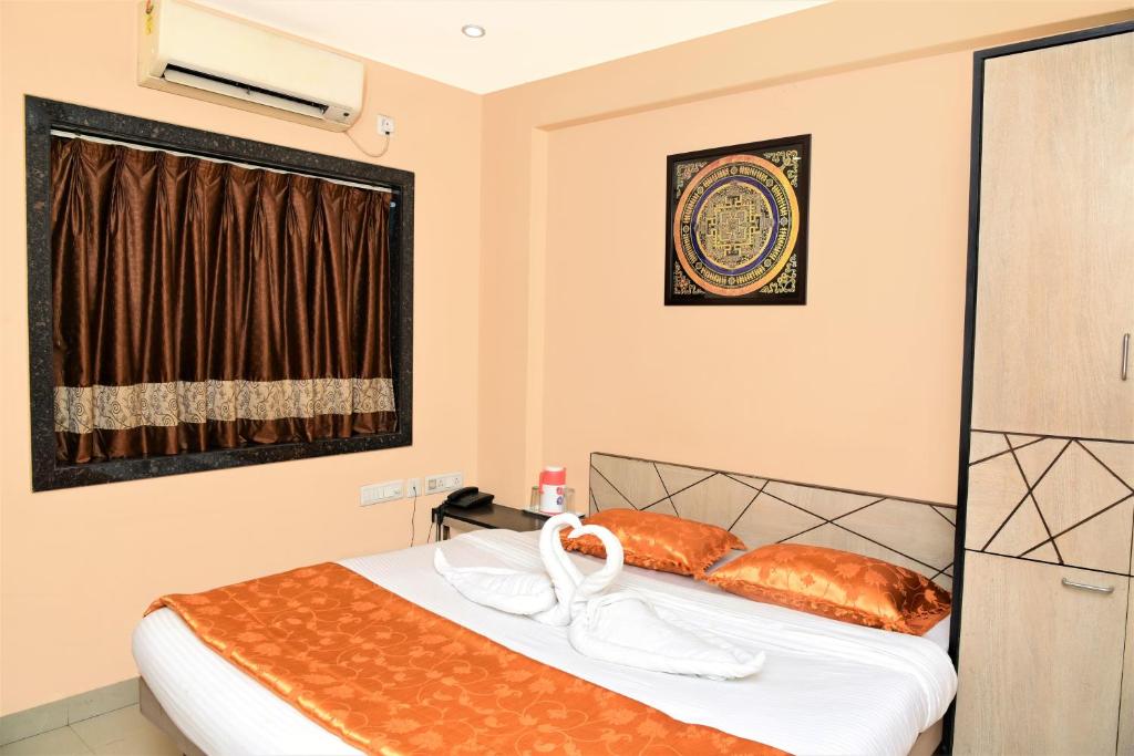 Postel nebo postele na pokoji v ubytování Reliable Inn