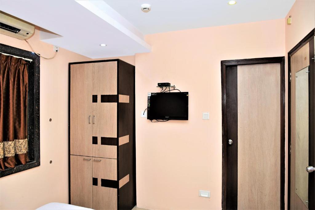 TV a/nebo společenská místnost v ubytování Reliable Inn