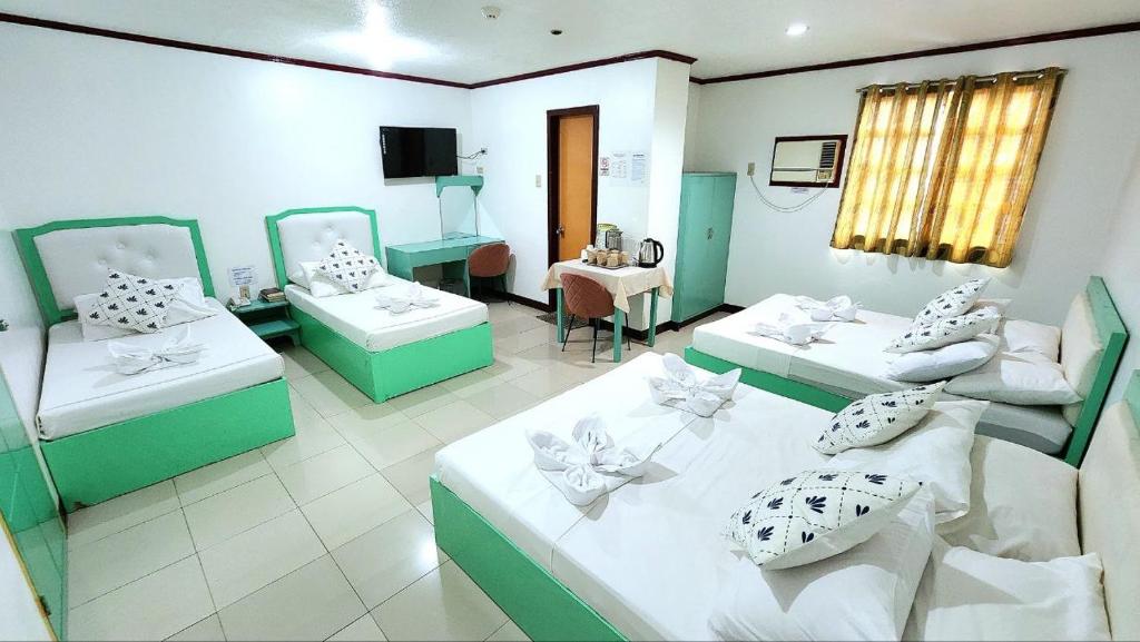 Postel nebo postele na pokoji v ubytování Demiren Hotel