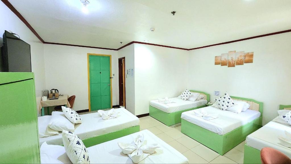 Postel nebo postele na pokoji v ubytování Demiren Hotel