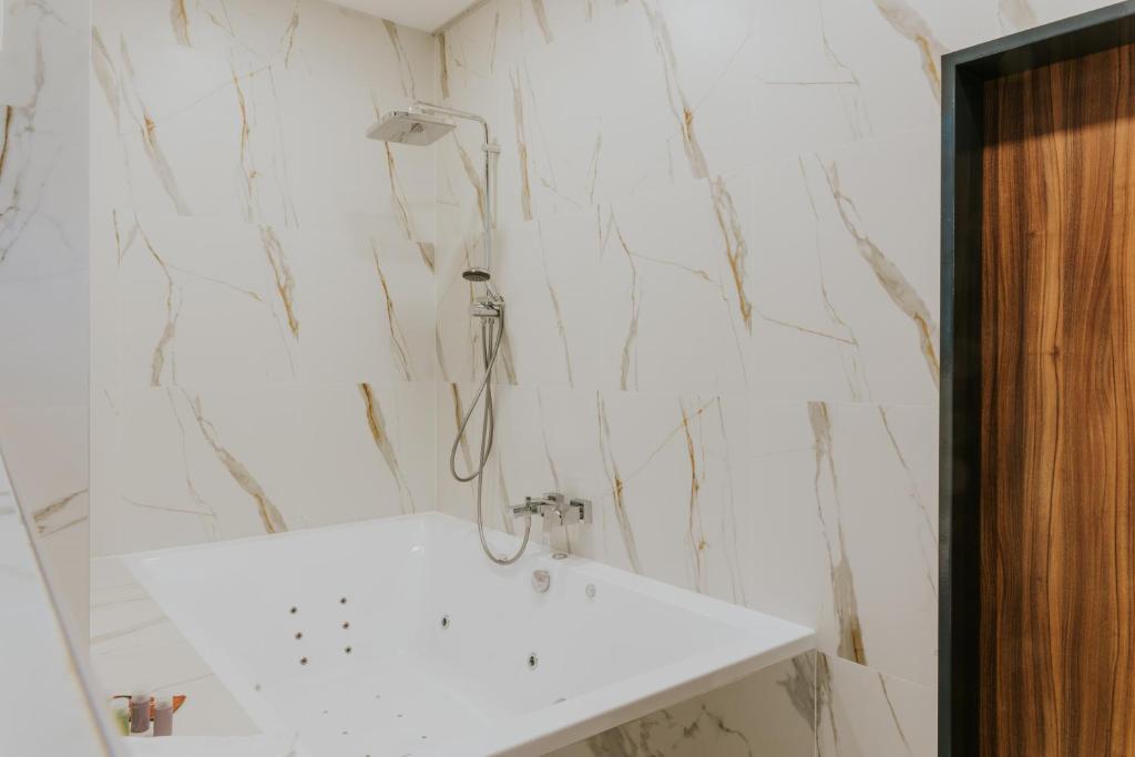 Wellness Hotel Liberecká Výšina - Resim 34