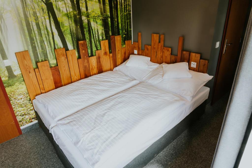 Postel nebo postele na pokoji v ubytování Wellness Hotel Liberecká Výšina