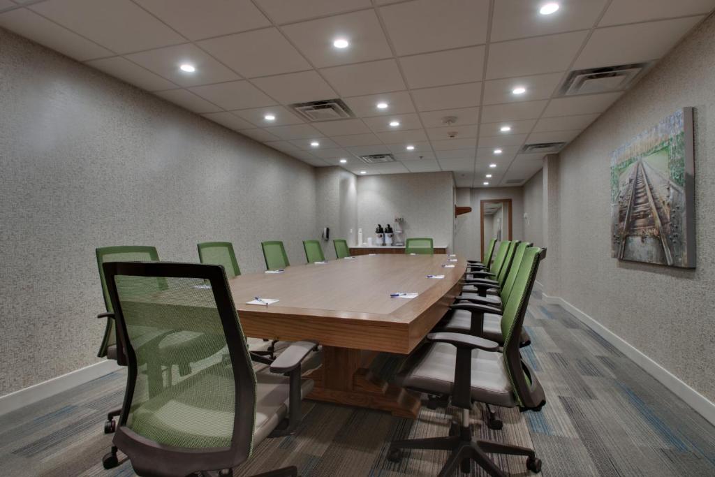 Konferenční prostory v ubytování Holiday Inn Express & Suites Aurora - Naperville by IHG