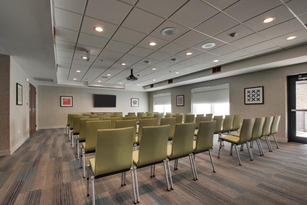 Konferenční prostory v ubytování Holiday Inn Express & Suites Aurora - Naperville by IHG