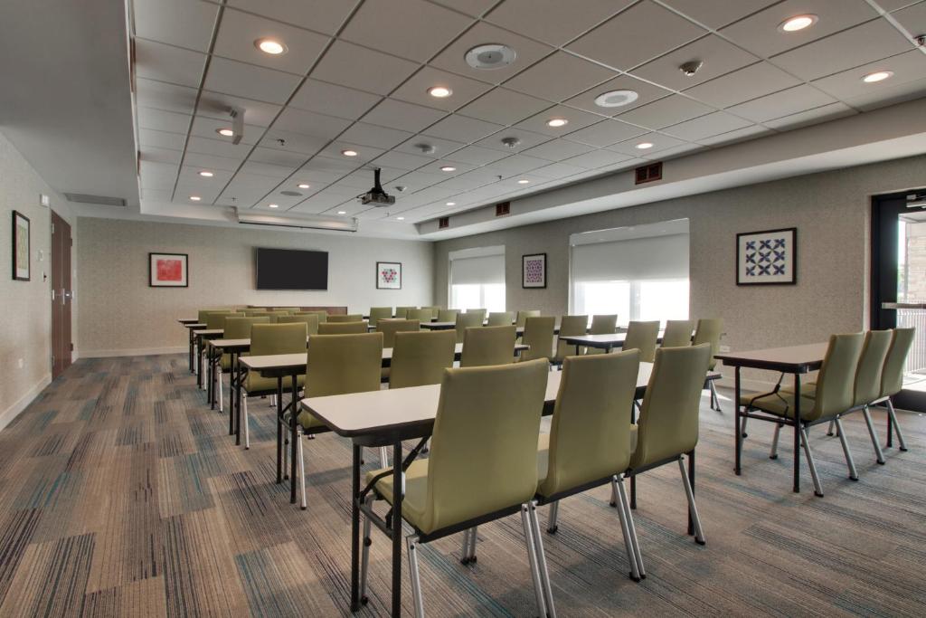 Konferenční prostory v ubytování Holiday Inn Express & Suites Aurora - Naperville by IHG
