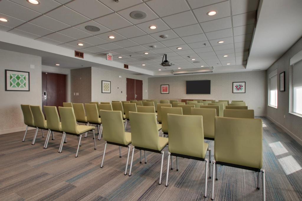 Konferenční prostory v ubytování Holiday Inn Express & Suites Aurora - Naperville by IHG