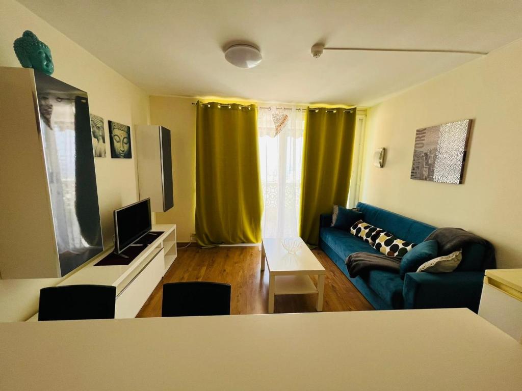 TV a/nebo společenská místnost v ubytování Playa Honda Lovely Home Las Americas -