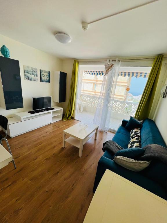 TV a/nebo společenská místnost v ubytování Playa Honda Lovely Home Las Americas -