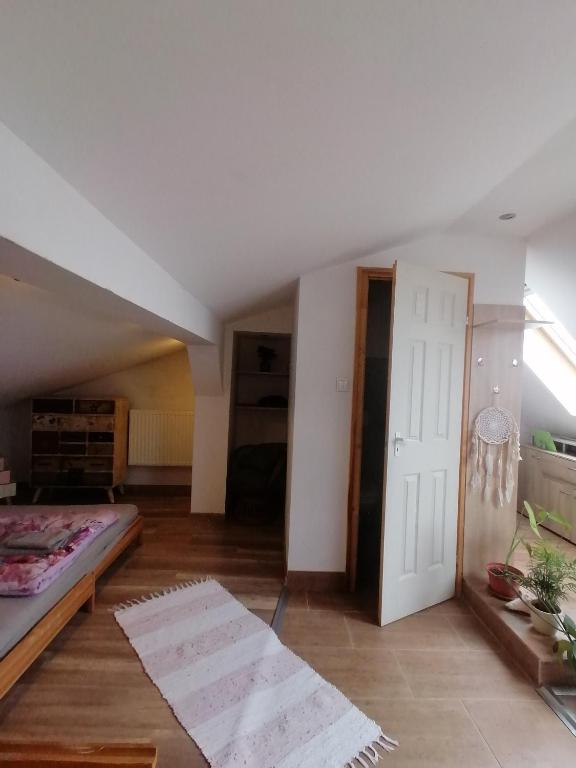 Łóżko lub łóżka w pokoju w obiekcie Újkapu Sunshine Apartments