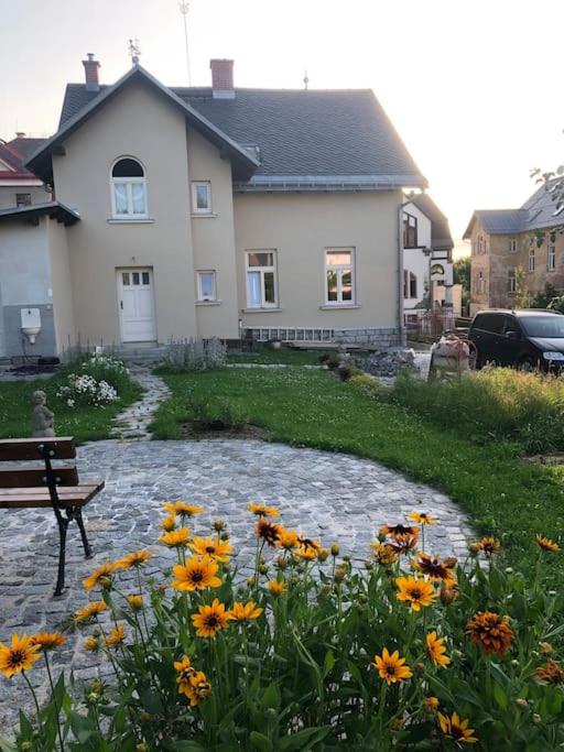 Fotografie z fotogalerie ubytování Vila se zahradou a s parkováním v ceně v Jablonci nad Nisou