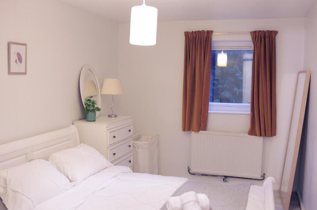 Layton apartment 5 minutes walk from Brentford train station, Brentford
