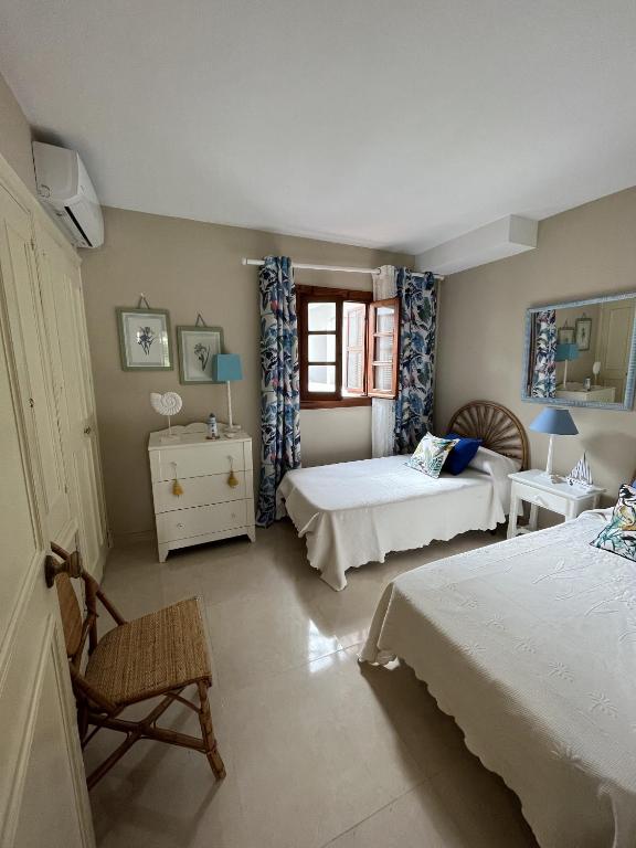 A bed or beds in a room at Estepona - Playa - Villa de 2 dormitorios en urbanización cerca del mar