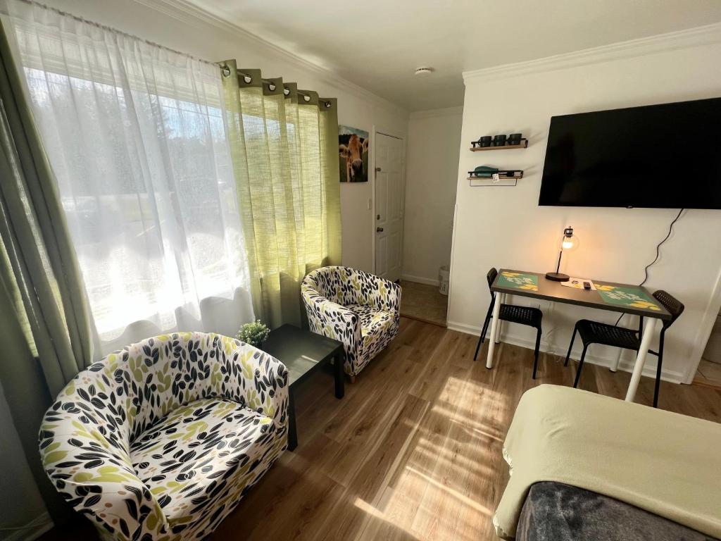 TV a/nebo společenská místnost v ubytování Cobmin Ridge Motel