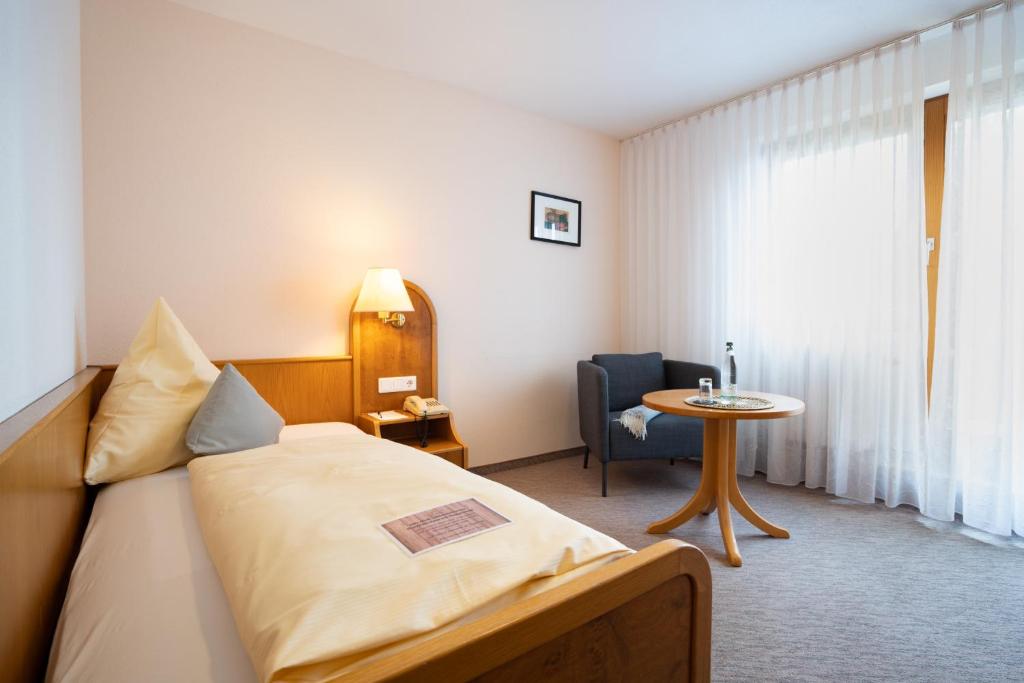Postel nebo postele na pokoji v ubytování Hotel Suggenbad