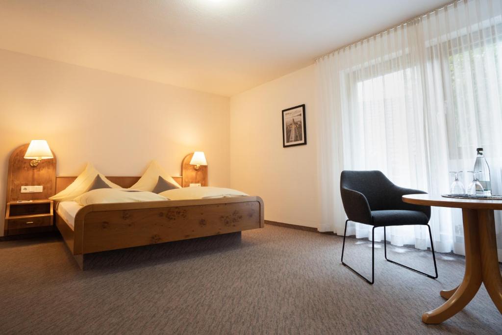 Postel nebo postele na pokoji v ubytování Hotel Suggenbad
